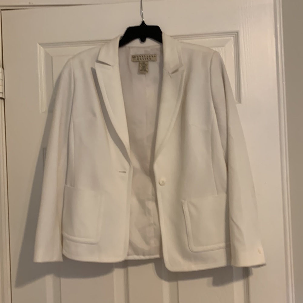 White Woman's Apostrophe Blazer - Picture 6 of 7